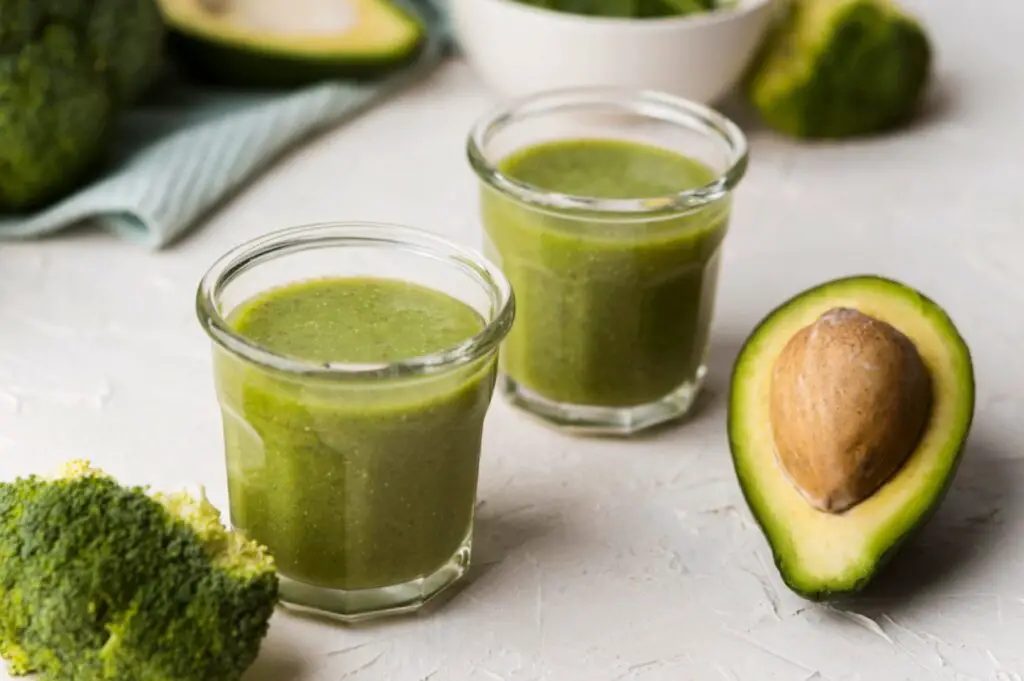 <p> Smoothies are a classic go-to for a quick meal or snack, but the newest versions are lighter, lower in sugar, and packed with nutrients. Instead of the fruit-only blends of the past, today’s low-sugar smoothies balance ingredients like spinach, avocado, berries, Greek yogurt, and a dash of cinnamon. They offer a rich, creamy texture with a nutritional profile that includes protein, fiber, and healthy fats. Many health-conscious cafés and grocery stores now offer pre-made versions with less than 10 grams of sugar, making them an excellent choice for those mindful of blood sugar levels. For Baby Boomers, they are a tasty way to fuel the day without the mid-afternoon crash. </p> :: Freepik