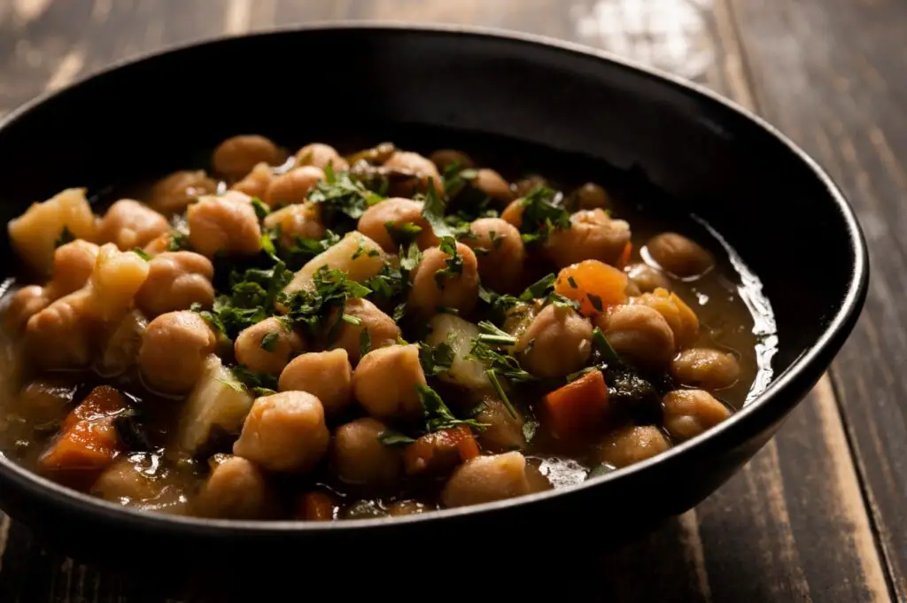<p> Comfort food that is both hearty and heart-smart? Yes, please. This chickpea and spinach stew is packed with plant-based protein, fiber, and iron. Chickpeas help lower cholesterol while spinach provides essential vitamins and minerals that keep your heart and bones healthy. With garlic, onion, and a touch of tomato, this stew is warm, filling, and perfect for those nights when you want something cozy without spending hours in the kitchen. </p> :: Freepik