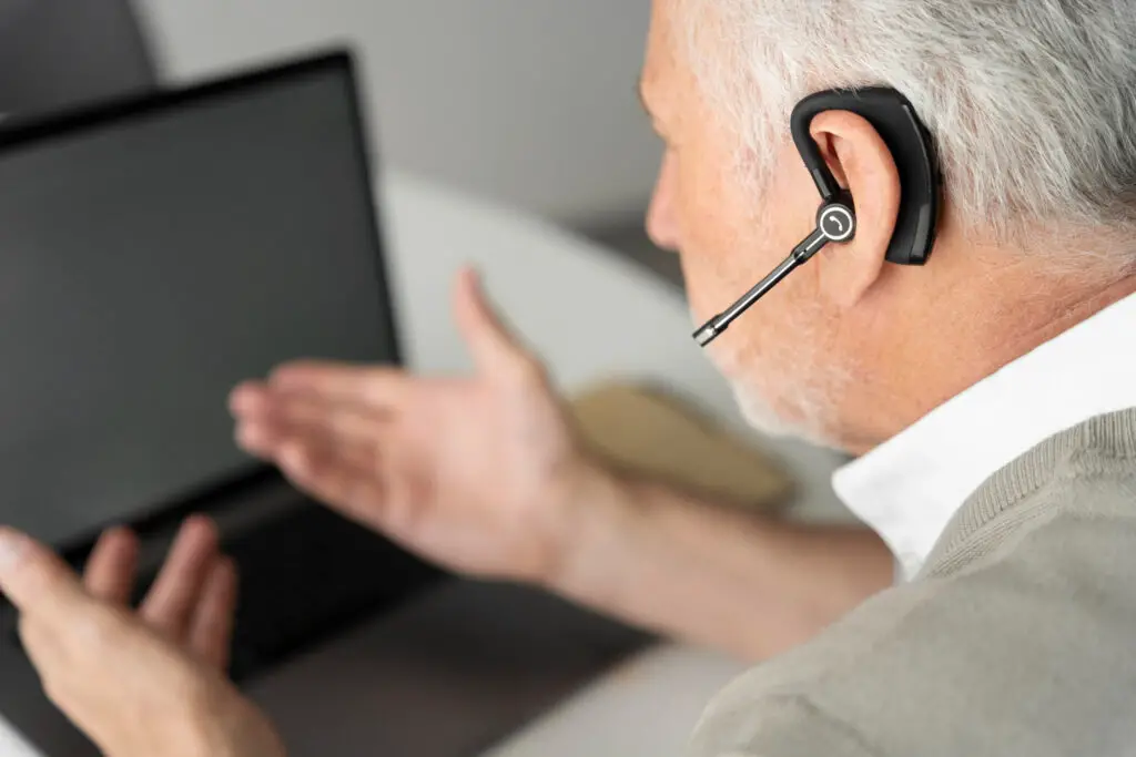 <p> Remote customer service jobs have exploded in recent years, making this a convenient option if you prefer to work from home. Many companies value older workers for their patience, problem-solving skills, and ability to keep calm under pressure. You will spend your time answering calls, emails, or online chats to help customers resolve issues. Training is often provided, and you can usually choose part-time hours that work for you. </p> :: Freepik