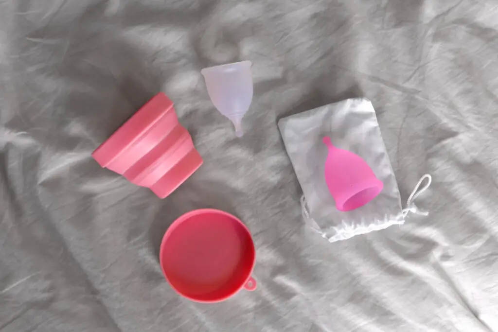 <p> For countless women, the struggle with uncomfortable, cheap menstrual products as teens was real. Many households went for the most affordable option, regardless of quality. As adults, the freedom to stock up on tampons, pads, or menstrual cups that actually work brings relief, dignity, and comfort. No more whispering requests or feeling unprepared—it is self-care at its finest. </p> :: Freepik