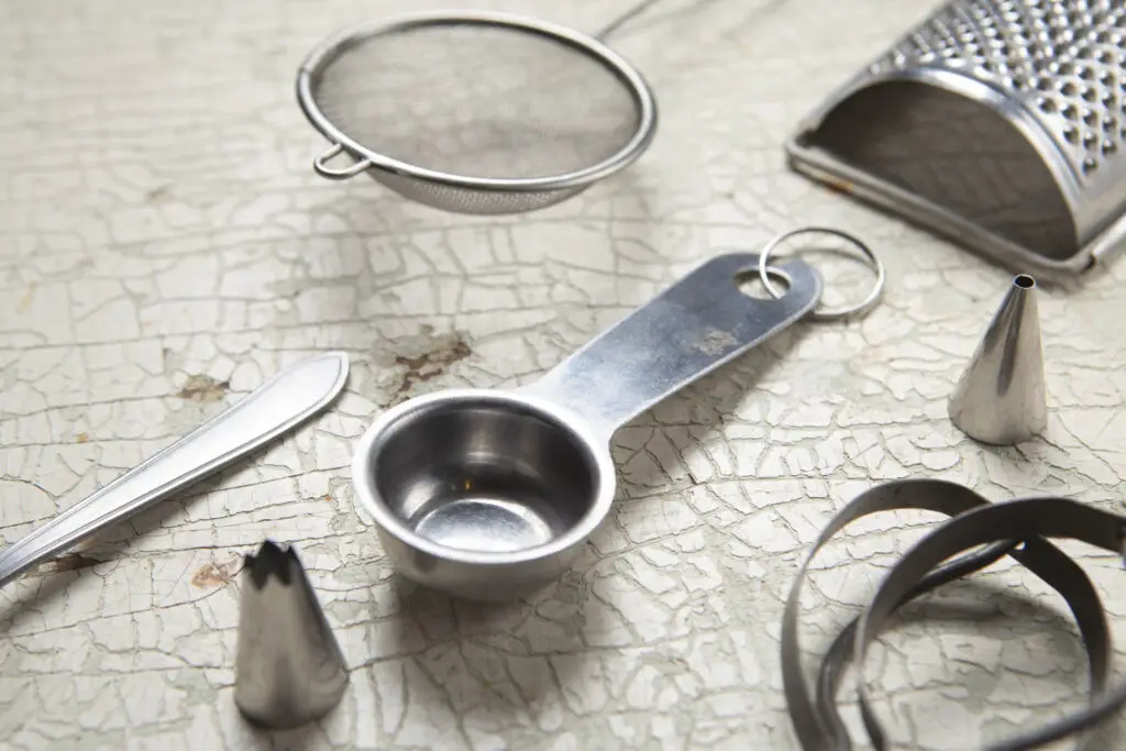 <p> Industrial mixers, sous-vide machines, or espresso makers might inspire you to whip up restaurant-quality meals. But after the honeymoon phase, they often become cabinet clutter. Unless you genuinely cook for pleasure several times a week, you can enjoy occasional gourmet treats at local cafes or restaurants without the ongoing hassle and expense. </p> :: Freepik