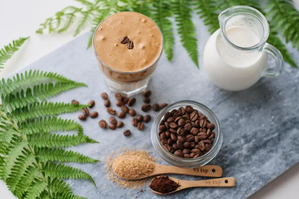 <p> Warm, comforting, and endlessly customizable, plant-based lattes are becoming a daily ritual for many Baby Boomers. Options like oat milk chai, almond milk matcha, and coconut turmeric lattes bring together creamy dairy-free bases with flavorful spices and teas. They are ideal for those with lactose sensitivities, and many are sweetened naturally with honey, maple syrup, or dates instead of refined sugar. Herbal versions can be completely caffeine-free, while matcha or chai can provide a gentle energy lift. Whether you enjoy them at home or from your favorite coffee shop, plant-based lattes are a cozy, health-forward alternative to sugary coffee drinks. </p> :: Freepik
