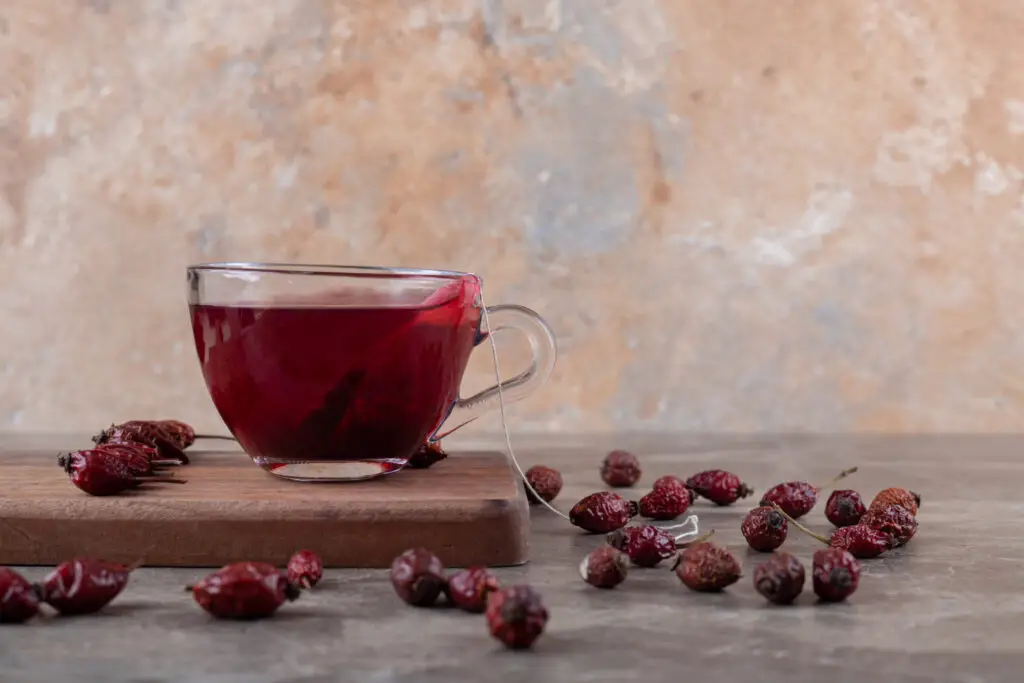 <p> Move aside, imported teas—yaupon is reclaiming the spotlight. This caffeinated holly plant is the only one native to North America, and it has been used by Indigenous communities for centuries. Yaupon tea has a smooth, slightly malty flavor and provides a gentle caffeine boost without the jitters. More U.S. brands are embracing it for its sustainability and local roots, making it a great choice if you want to sip something truly homegrown. Plus, supporting yaupon helps promote eco-friendly farming and native agriculture. </p> :: Freepik