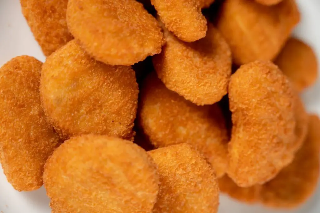<p> Chicken nuggets are a fan favorite, but timing matters. Employees say nuggets made near closing are often leftovers that have been sitting under a warmer for far too long. By the time they reach your order, they may be dry, rubbery, and far from their crispy best. To avoid disappointment, order nuggets earlier in the evening or request a fresh batch. Most workers will not mind dropping a new one if you ask politely. </p> :: Pexels