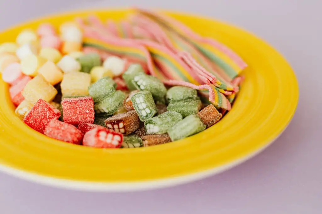 <p> Let’s be honest—who doesn’t love a sweet treat? But those candies, sodas, and sugary baked goods are often loaded with added sugars that can seriously mess with your body’s inflammation levels. When you consume too much sugar, your body ramps up production of inflammatory molecules called cytokines. Plus, sugar can lead to insulin resistance, setting the stage for chronic diseases like diabetes and heart trouble. So next time you reach for that soda or cookie, think twice. Reading labels is key here since added sugars come with tricky names like high-fructose corn syrup, agave nectar, or cane juice. </p> :: Pexels
