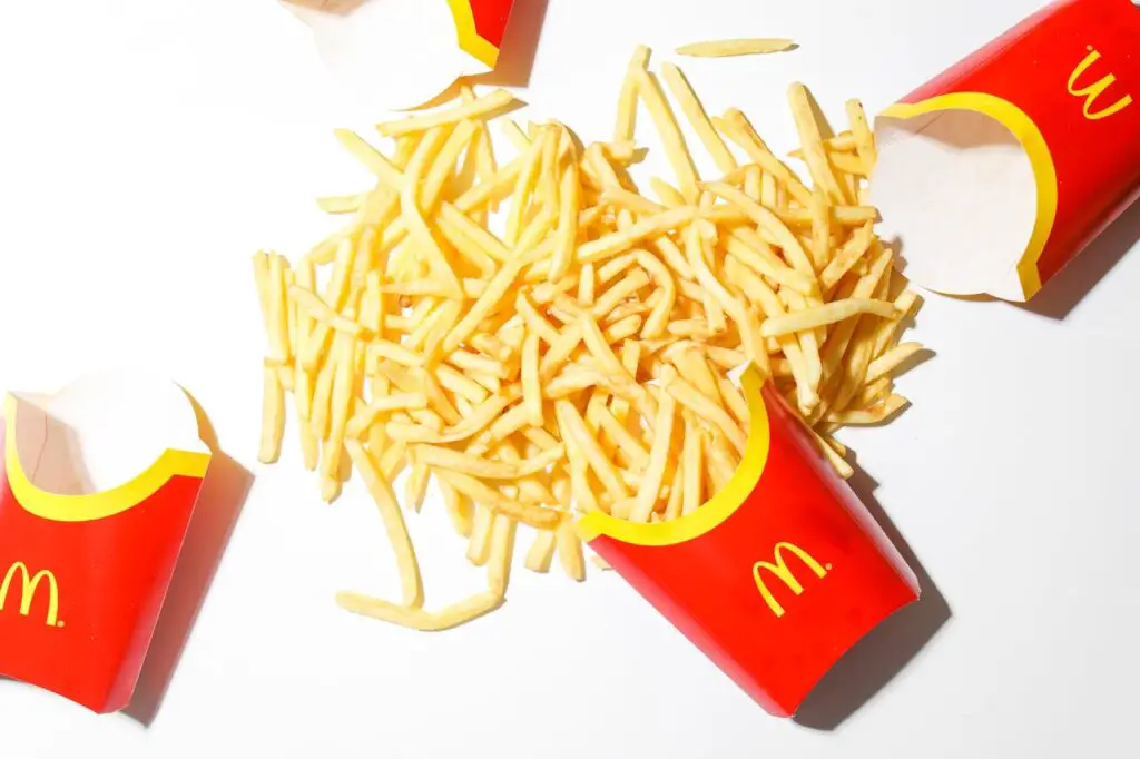 <p> A large order of fries should feel like a prize—golden, salty, and overflowing from the carton. But according to employees, large fries are often underfilled on purpose. Instead of being packed to the brim, they are allowed to “settle” so the container looks full, even though you are getting fewer fries than you expect. If you want the best bang for your buck, consider ordering multiple mediums instead. It might cost the same, but at least you will walk away with more crispy fries in hand. </p> :: Pexels