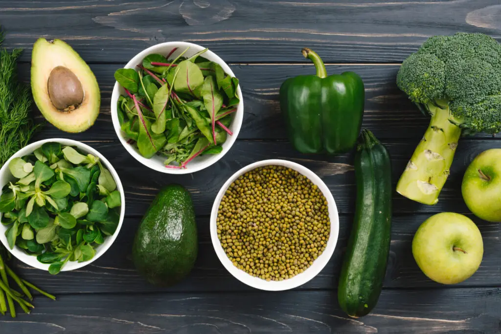 <p> You do not have to give up meat completely to enjoy the health benefits of a plant-based diet. The flexitarian approach has become a favorite for 2025 because it allows you to enjoy lean meat or fish in moderation while focusing most of your meals on vegetables, grains, and legumes. Researchers are finding that this balance is one of the best ways to support long-term health and prevent disease. For boomers, that could mean trying “meatless Mondays” or swapping beef chili for lentil chili once in a while. It is about flexibility, not perfection, which makes it easier to stick with over time. </p> :: Freepik