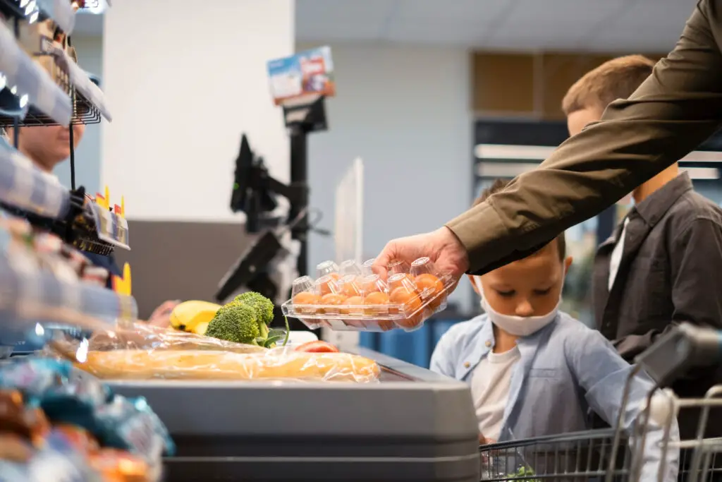 <p> There is a special kind of frustration that comes from standing in the “10 items or less” lane while the person ahead of you unloads 30 things. It may not seem like a big deal to them, but it slows everyone else down. Boomers, who often shop with smaller baskets rather than overflowing carts, rely on that quick lane. The solution is simple: if you have more than the limit, use a regular checkout line. </p> :: Freepik
