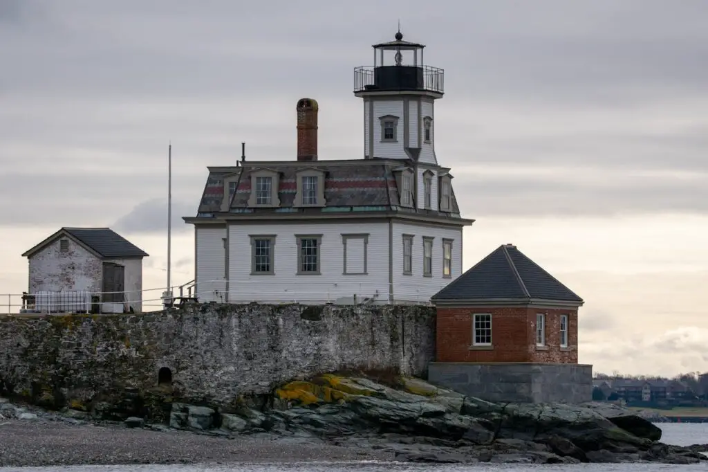 <p> If you enjoy history and charm, Newport will win you over. Known for its opulent Gilded Age mansions and cliffside walks, this coastal gem is both elegant and approachable. Spend the morning touring “The Breakers” or another historic mansion, then head to the Cliff Walk for breathtaking views of the Atlantic. Afterward, stroll downtown where shops, art galleries, and seafood restaurants make for a delightful afternoon. Newport is walkable, full of character, and perfect for those who want a mix of history and coastal beauty in one trip. </p> :: Pexels