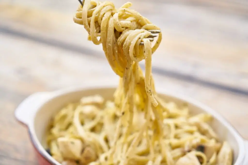 <p> Pasta is one of the most common leftovers, but reheating it often leads to disappointment. Microwaved pasta tends to clump together and dry out, and cream-based sauces are especially prone to separating into an oily mess. Tomato-based sauces can hold up a little better, but they still rarely taste as good the second time around. A better option is to serve leftover pasta cold as a pasta salad. Add vegetables, a bit of olive oil, and some fresh herbs, and you will have a refreshing dish that is even better the next day. </p> :: Pexels
