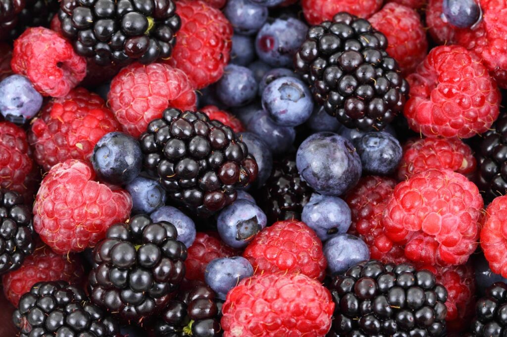 <p> Who says eating healthy cannot feel like dessert? Berries are a sweet, colorful way to indulge without the guilt. They are low in calories, but bursting with antioxidants that fight inflammation, protect memory, and support circulation. Studies even suggest blueberries may play a role in slowing cognitive decline, which is an added bonus as we age.

Keep a bag of frozen berries in your freezer for smoothies, top your oatmeal with strawberries, or simply enjoy a small bowl of raspberries after dinner. They are nature’s candy—satisfying your sweet tooth while doing your body a world of good. </p> :: Pexels