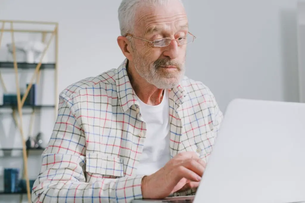 <p> Sending a direct message on social media or showing up at a friend’s door without calling first used to be unthinkable. Today, it is often seen as spontaneous or even fun. While Boomers value planning and giving notice, younger generations are comfortable with casual drop-ins, especially online. </p> :: Pexels