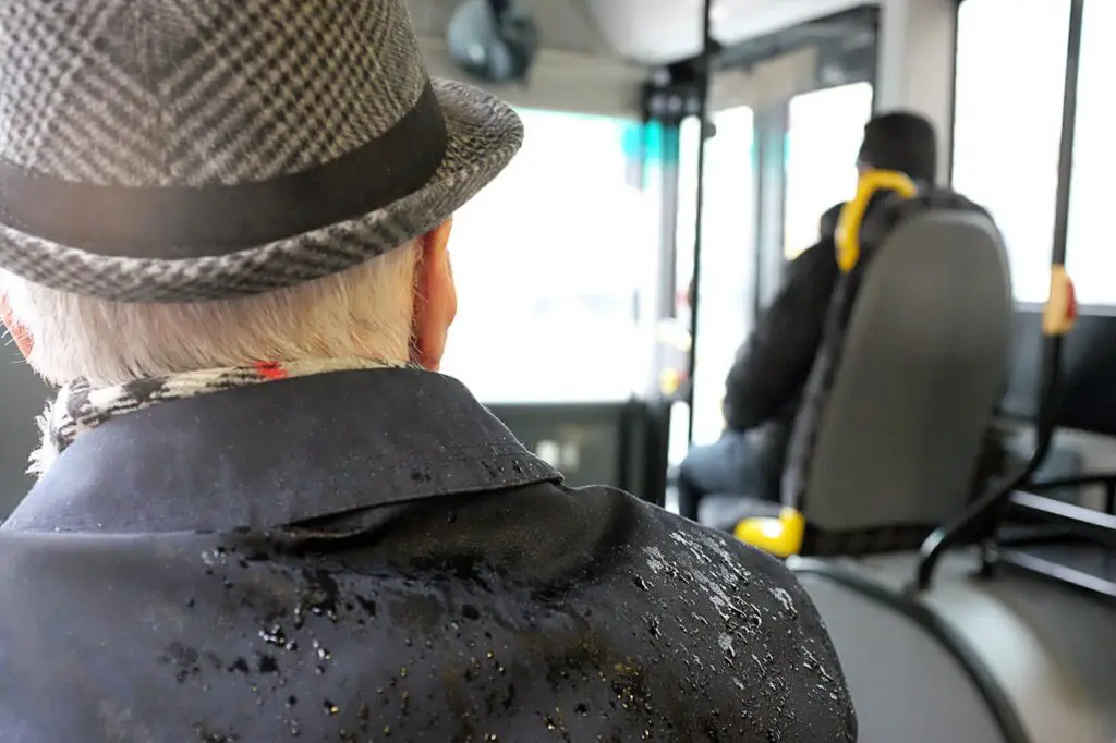<p> Whether it is taking a phone call on speaker in the grocery store or eating a snack on the bus, Boomers may see these habits as inconsiderate. For younger people, it is simply efficient. With so many people living on tight schedules, multitasking in public spaces is just part of life. </p> :: Pexels