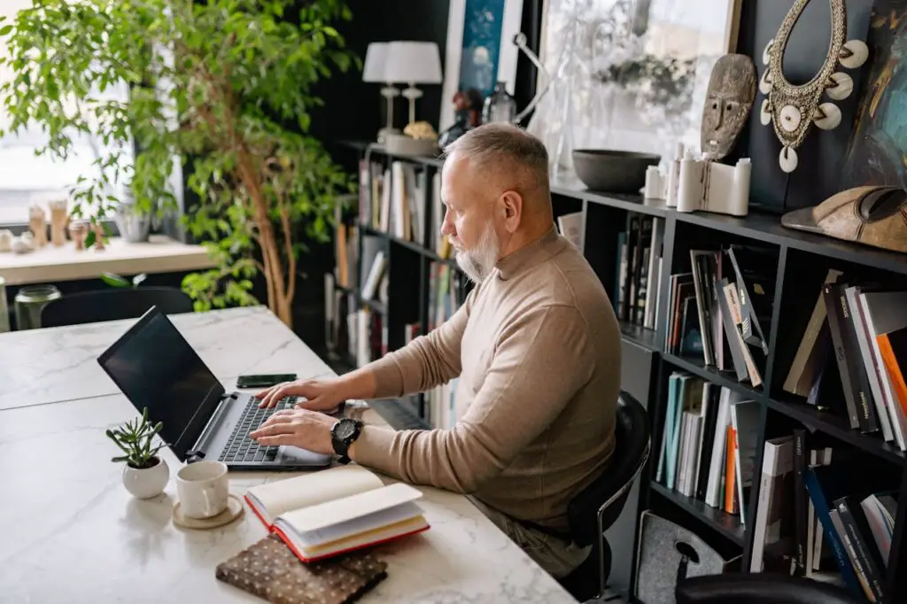 <p> For Baby Boomers, a simple “Thanks” or “Received, thanks” at the end of an email is a sign of politeness and acknowledgment. It confirms that a message was read and understood, keeping communication clear and professional. Younger workers, however, often see this as redundant or unnecessary, particularly in fast-paced environments where brevity is prized. The Boomer approach is rooted in etiquette and reliability. Sending a quick acknowledgment shows respect for the sender and ensures there is no miscommunication. While Millennials and Gen Z might prefer a quick thumbs-up emoji or an unread email, Boomers appreciate the tangible confirmation that their correspondence has been noticed and valued. </p> :: Pexels