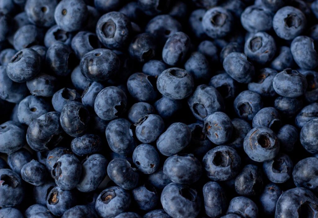 <p> Blueberries may be tiny, but they are a potent source of soluble fiber, antioxidants, and phytonutrients. One cup of blueberries contains roughly 1 gram of soluble fiber. They are low in calories, easy to add to meals or snacks, and can help keep you feeling satisfied between meals. Blueberries pair well with yogurt, oatmeal, smoothies, or even baked goods for a naturally sweet and fiber-rich addition. </p> :: Pexels
