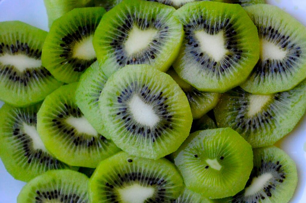<p> Kiwi is a small fruit with big health benefits. A single large kiwi contains about 2.4 grams of soluble fiber, which can help regulate digestion and keep you feeling satisfied. It also provides a healthy dose of vitamin C and potassium. The bright green color and sweet-tart taste make kiwi a fun addition to fruit salads, smoothies, or just sliced on its own. Eating kiwi regularly can support heart health and provide a natural, energizing pick-me-up during the day. </p> :: Pexels