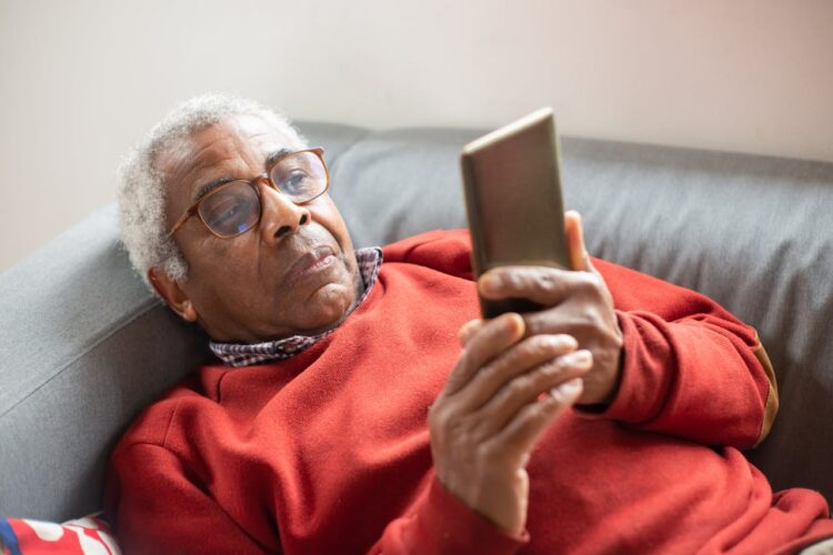 Make Everyday Life Easier with These 6 Time-Saving Apps for Boomers