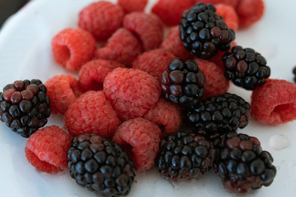 <p> Raspberries are tiny but mighty when it comes to fiber. One cup provides around 1.8 grams of soluble fiber. They are also rich in antioxidants, vitamin C, and natural compounds that promote overall health. Raspberries can be sprinkled on yogurt, oatmeal, or cereal, added to smoothies, or eaten fresh to give your meals a natural sweetness and satisfying texture. </p> :: Pexels