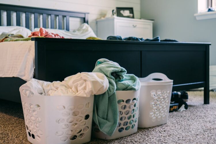 Decluttering Habits That Instantly Simplify Daily Life: 6 Practical Changes That Actually Stick