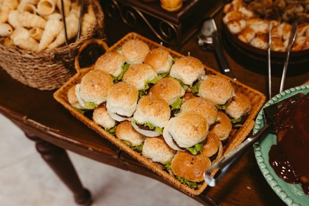 <p> As the night goes on, energy naturally starts to dip. This is the perfect time to introduce a surprise. Late-night snacks are always a crowd favorite and can instantly revive the mood.

Think about comfort foods that are easy to grab and enjoy. Mini burgers, pizza slices, or even a dessert station can bring excitement back into the room. Guests will appreciate the extra thought, especially after hours of celebrating. </p> :: Pexels